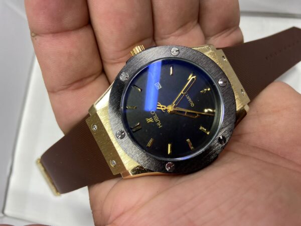 Relógio Hublot Quartzo Dourado E Preto com Pulseira de Silicone no Atacado e Dropshipping