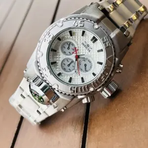 Relógio Invicta Modelo Não Especificado Prata com Pulseira de Aço Inoxidável no Atacado e Dropshipping